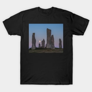 Callanish and full moon rising T-Shirt